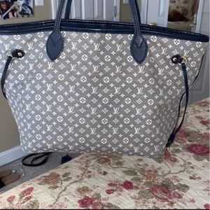 Authentic Louis Vuitton Neverfull monogram  MM